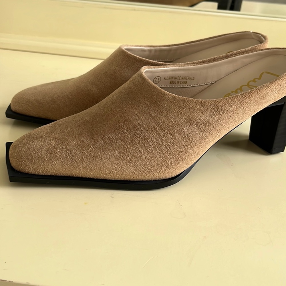 Suede mule/clog